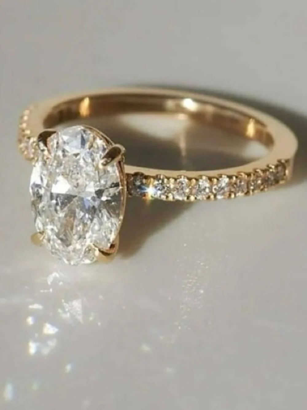 2ct 18k Oval Ring - Picture 1 of 10